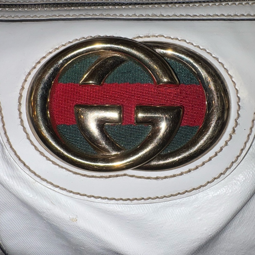 SOLD UNLISTED. Gucci Sherri Line White Leather Tote with Red and Gold Emblem - Picture 2 of 12
